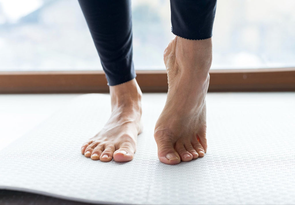 What Causes Flat Feet? Understanding the Reasons, Symptoms, and Treatments